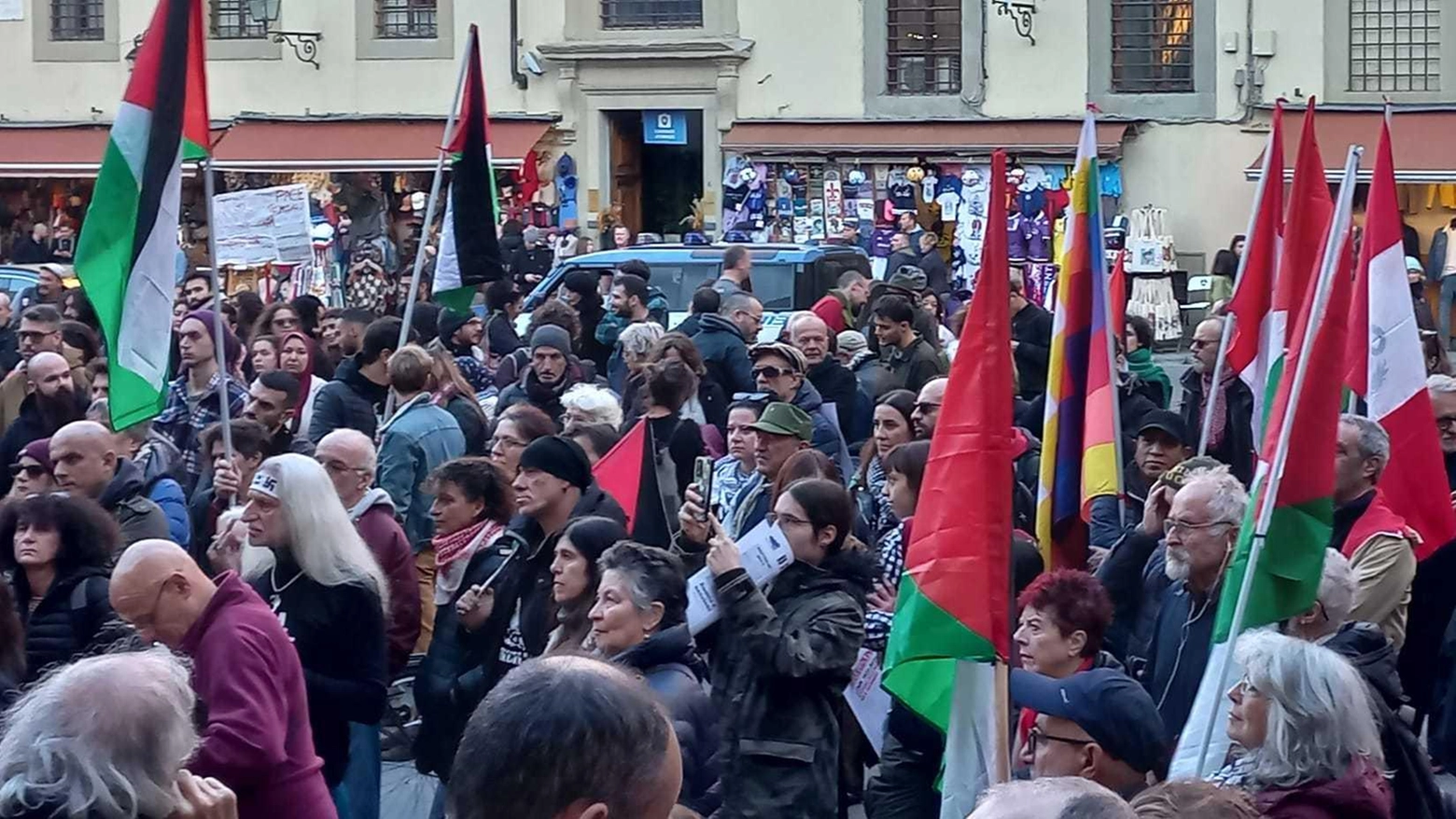 Un volantino pro Hamas al corteo per la Palestina