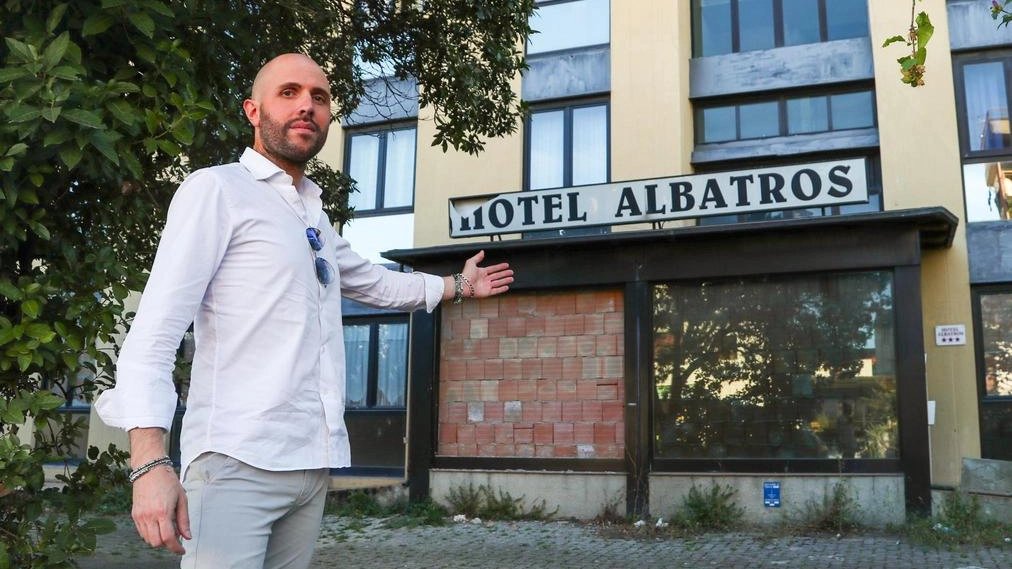Hotel Albatros sgomberato. Denunciate due persone