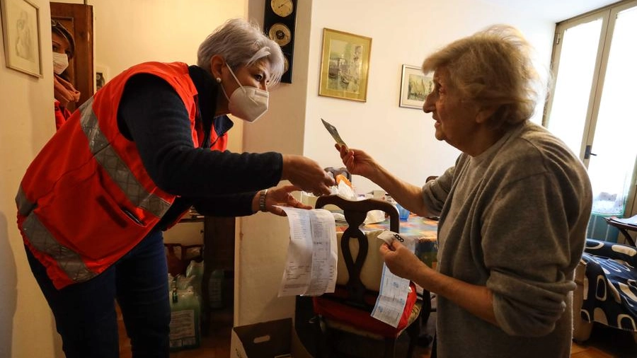  Volontari Humanitas consegnano a domicilio medicinali e spesa 