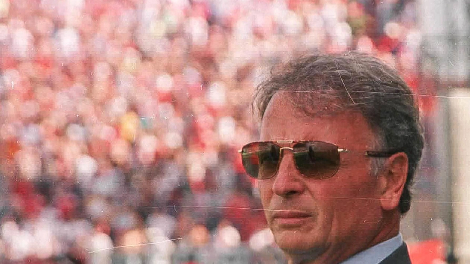 Mario Mariano e Raffaele Garinella presentano il libro sulla grande rimonta del Perugia in serie A nel 1998. Testimonianze e aneddoti con protagonisti e tifosi, condotto da Marco Taccucci. Un evento da non perdere!