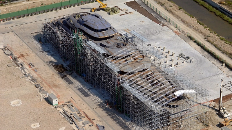 Lo yacht nel cantiere di Civitavecchia