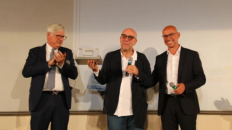 Il regista Paolo Virzì ha ricevuto tra gli applausi il premio alla carriera. Dopo la visita alla Casa Museo si è detto molto ispirato dal Maestro