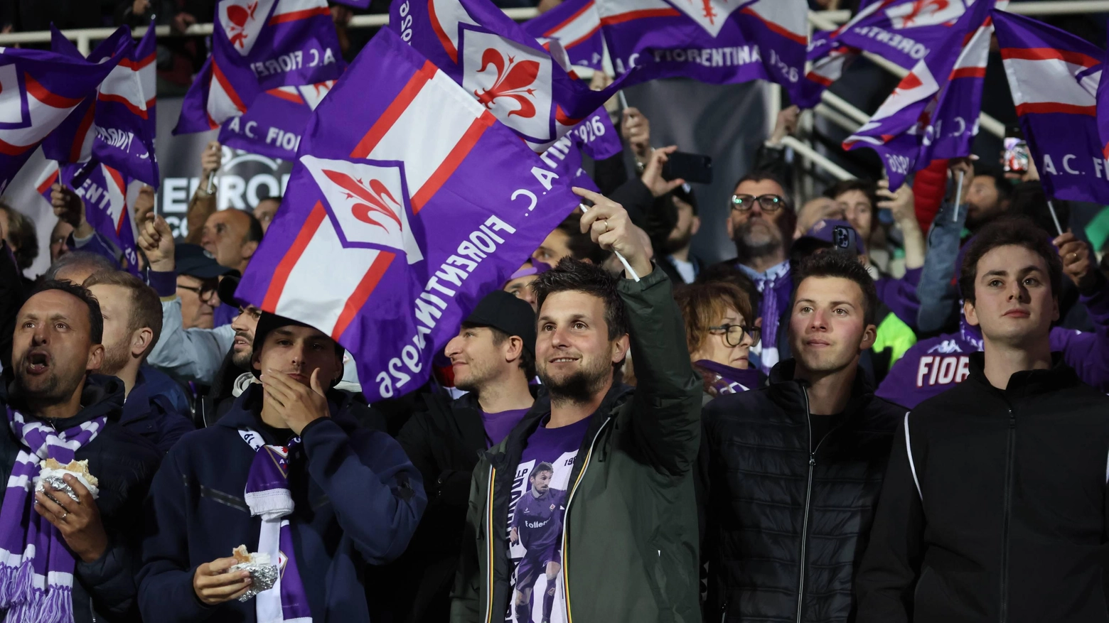 La storia della Fiorentina e l’incrollabile eterna passione del popolo dal cuore viola. Oggi all’Olimpico i figli dei fiorentini che nel ’69 invasero Torino per il 2° scudetto.