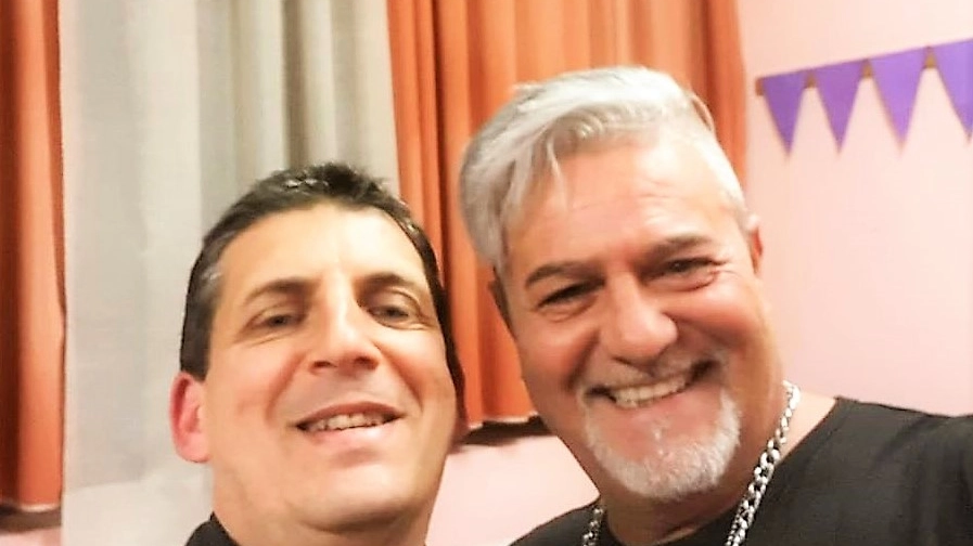 Davide Micoli insieme a Mandi Mandi nella scorsa edizione del festival