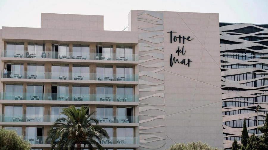 L'hotel Torre del Mar a Ibiza dove la coppia di turisti è morta (Ansa)