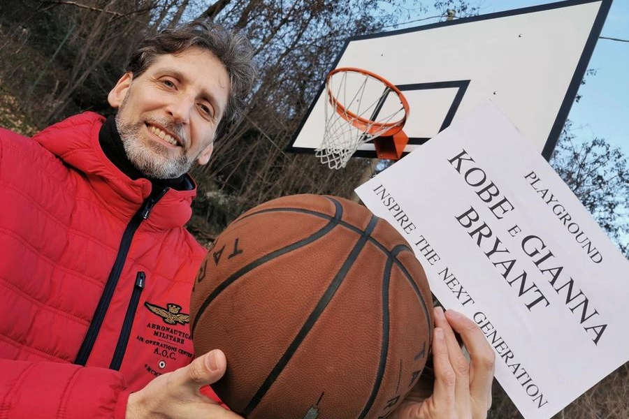 La targa voluta da Gabriele Magni (foto Gabriele Acerboni/ FotoCastellani)