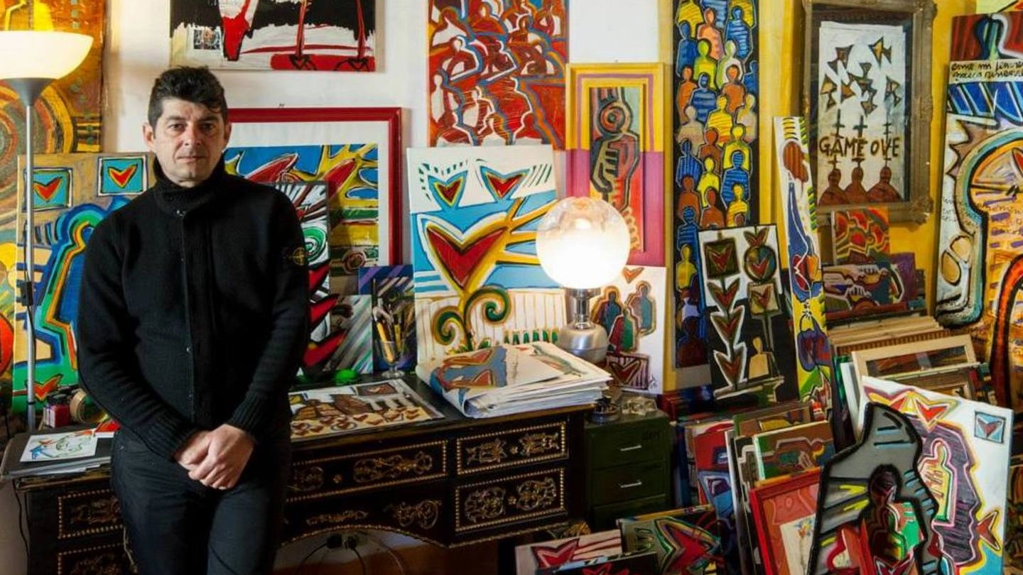 L’artista Paolo Emilio Gironda nel suo studio di Sarzana  e insieme  al fotografo Oliviero Toscani 