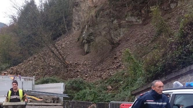 Cisa, il fronte della frana è alto e profondo. Chiusa fino a lunedì Cisa, il fronte della frana è alto e profondo. Chiusa fino a lunedì