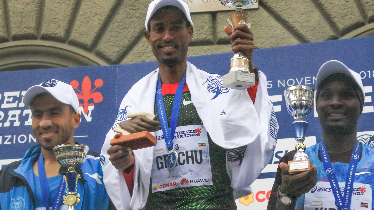 Abdi Ali Gelchu domenica ha vinto la Firenze Marathon
