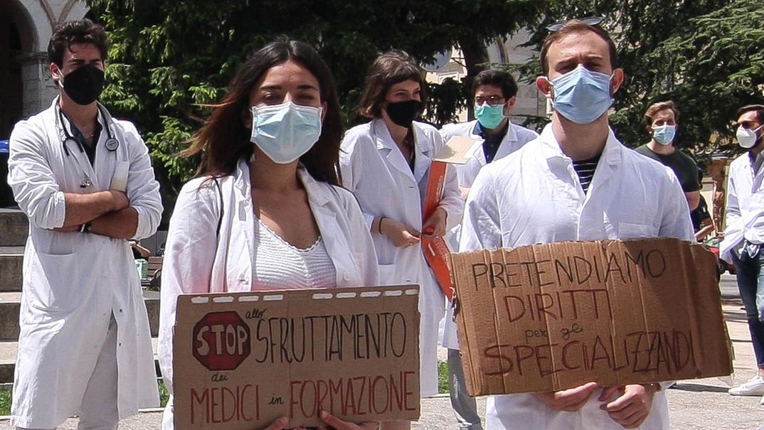 Una manifestazione di medici specializzandi Una manifestazione di medici specializzandi