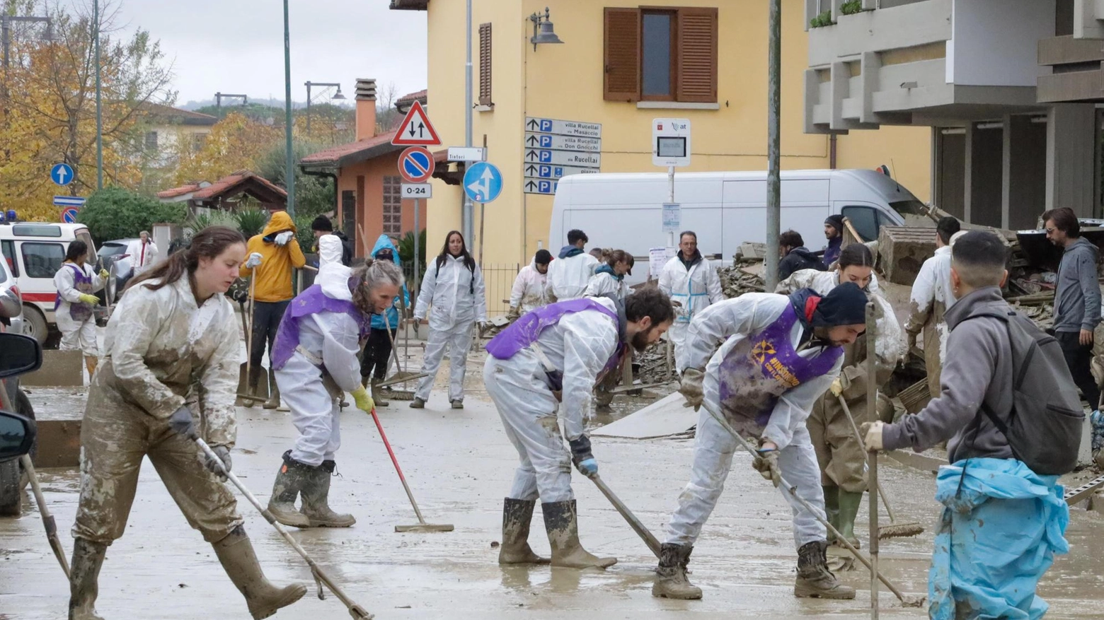 Alluvione, il ministro duro: "Non c’è stata prevenzione". Ma Tagliaferri non ci sta:: "Roma ci toglie i fondi Pnrr" Alluvione, il ministro duro: "Non c’è stata prevenzione". Ma Tagliaferri non ci sta:: "Roma ci toglie i fondi Pnrr"