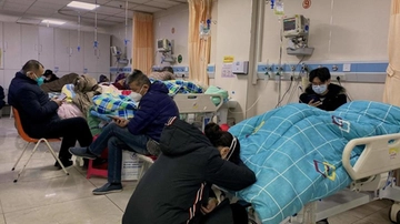 Covid, i numeri choc dell'ondata in Cina. "Ora 9mila morti al giorno, 25mila nel picco"