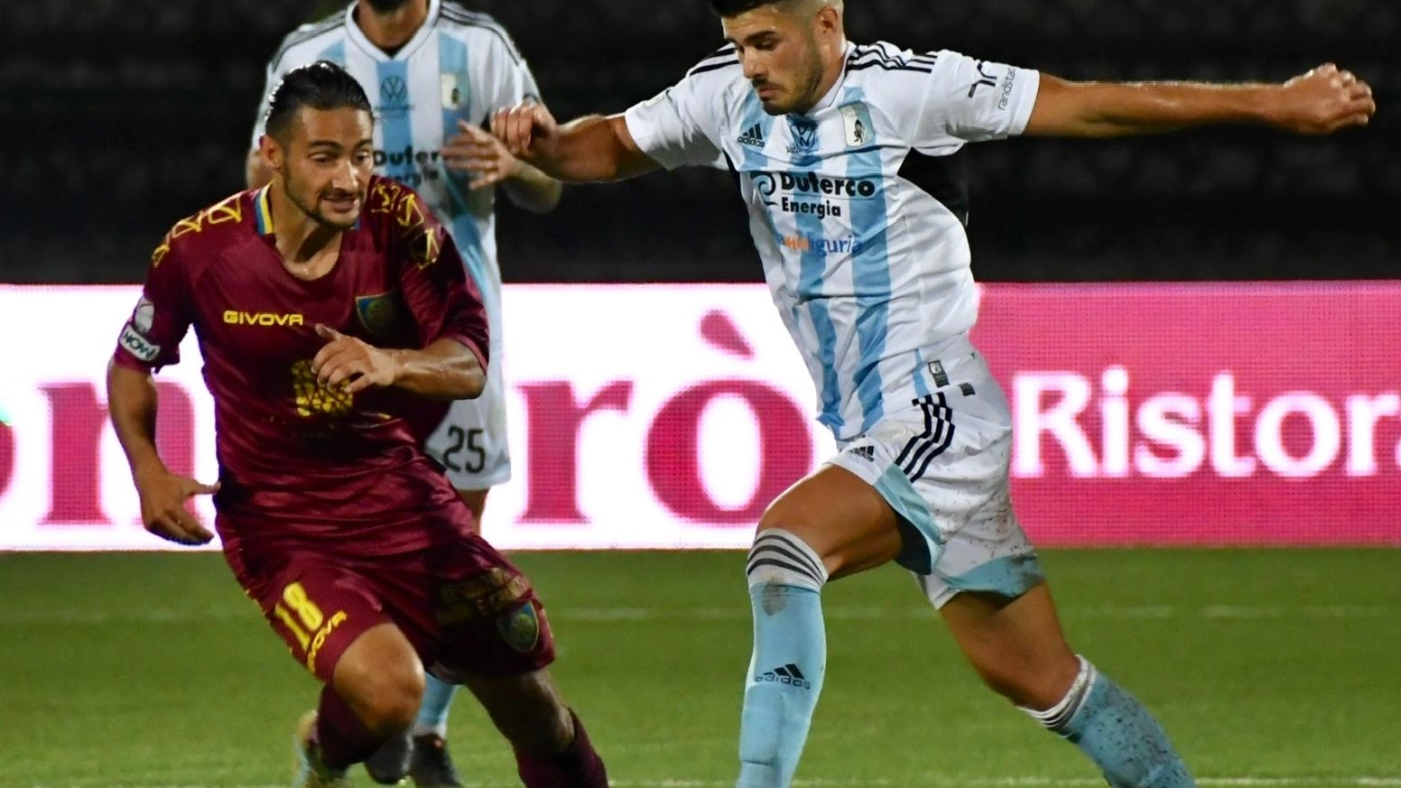 La Carrarese cambia pelle nel derby col Pontedera. Formazione rivoluzionata La Carrarese cambia pelle nel derby col Pontedera. Formazione rivoluzionata