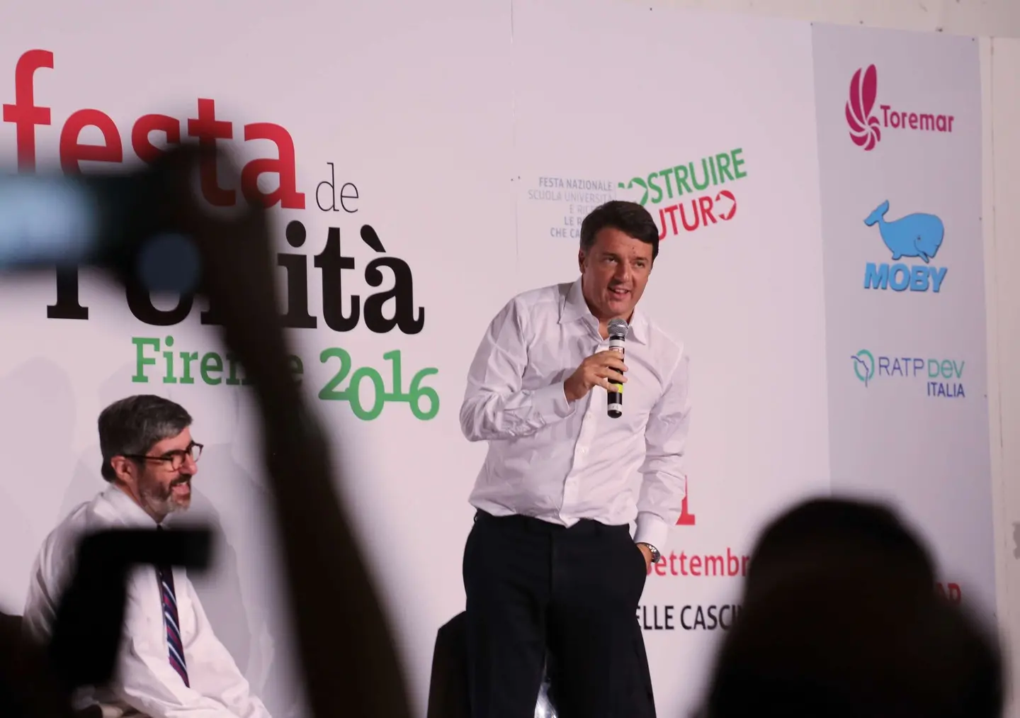 Renzi alla Festa dell'Unità: "Al referendum vincerà il sì"/FOTO