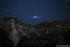 Andromeda che sorge sulle Apuane: per la Nasa è "la foto del giorno"