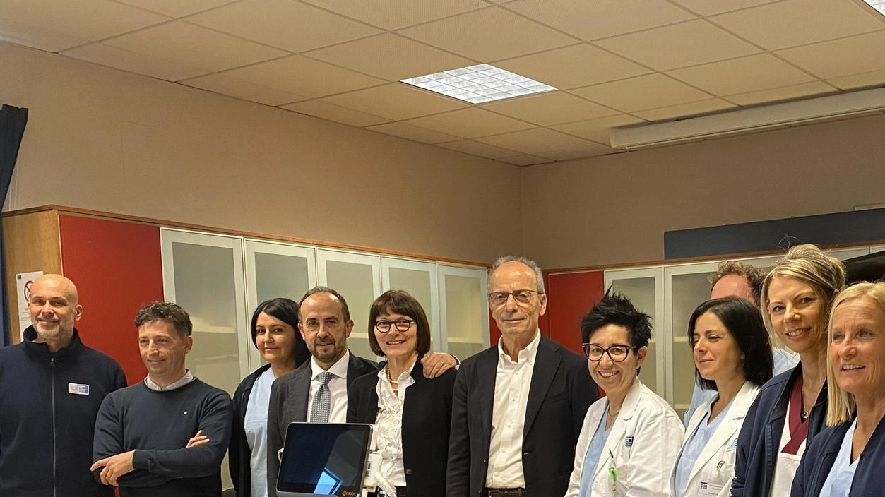 Il gran cuore degli imprenditori. La missione-salute di Prospettiva. Donato un ecografo all’ospedale Il gran cuore degli imprenditori. La missione-salute di Prospettiva. Donato un ecografo all’ospedale
