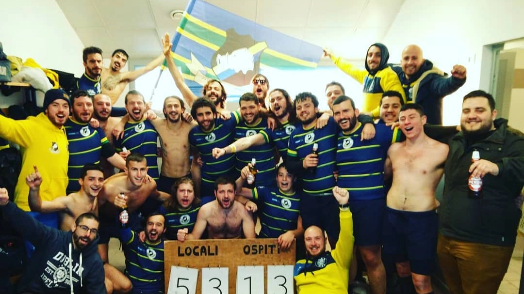 I cinghiali bianchi festeggiano la vittoria (foto dalla pagina facebook ufficiale del team