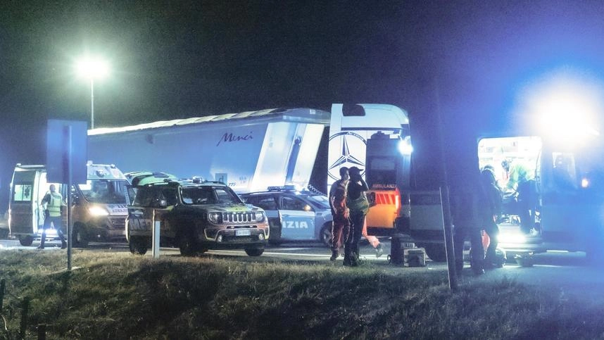 Operaio morto in A12, due indagati. La Procura dispone accertamenti Operaio morto in A12, due indagati. La Procura dispone accertamenti
