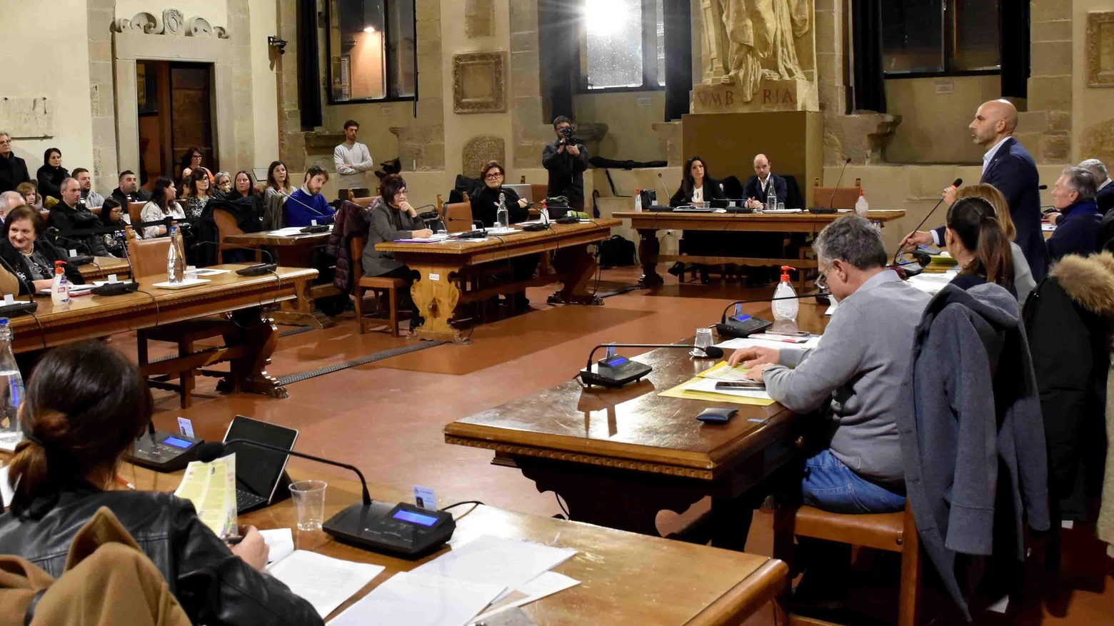 Via libera al bilancio Aumentano Tari e mense Via libera al bilancio Aumentano Tari e mense