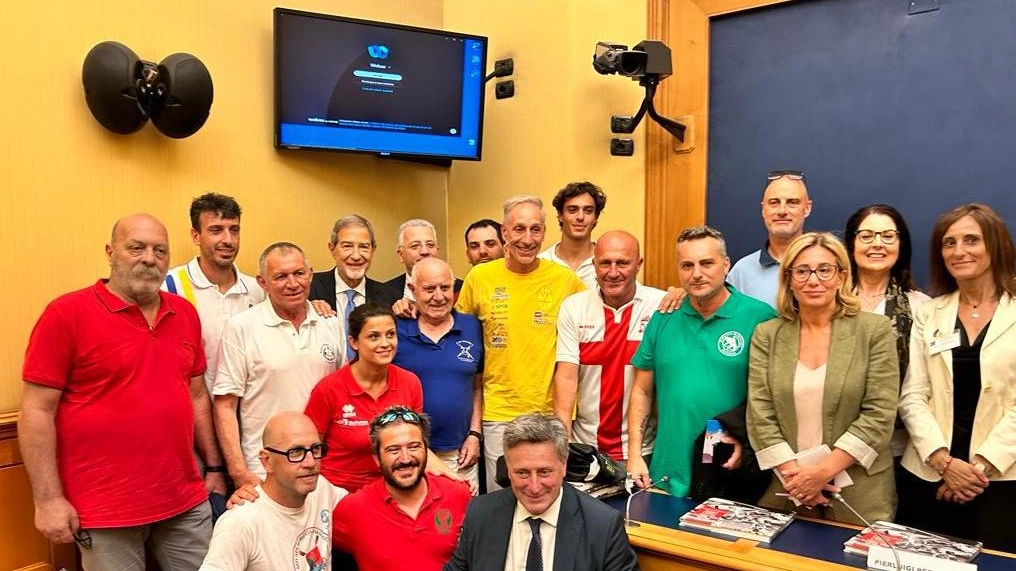 Si rema verso il centenario "Contributi e francobollo" Si rema verso il centenario "Contributi e francobollo"