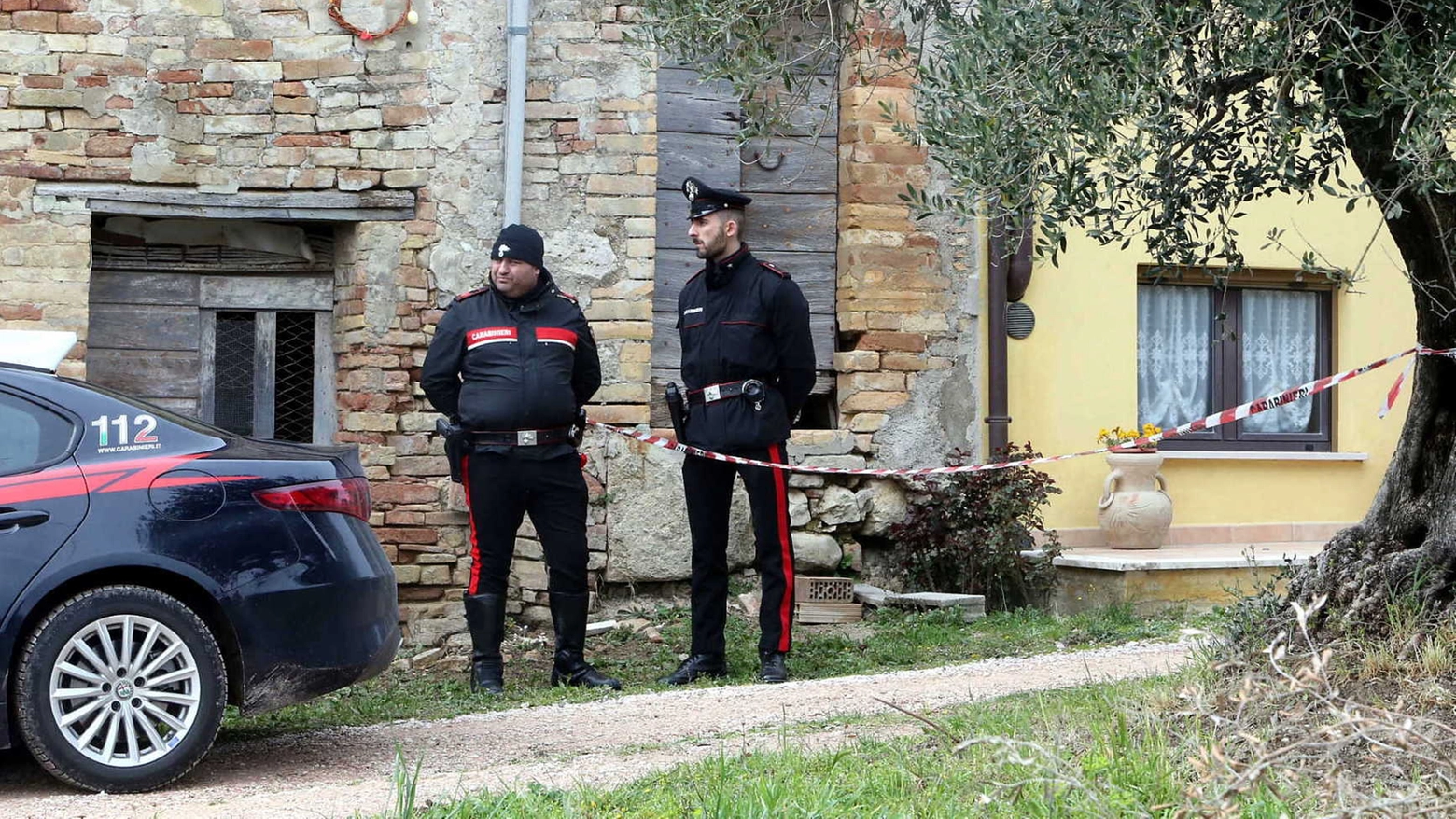 I carabinieri sul posto (foto Stefano Preziotti)
