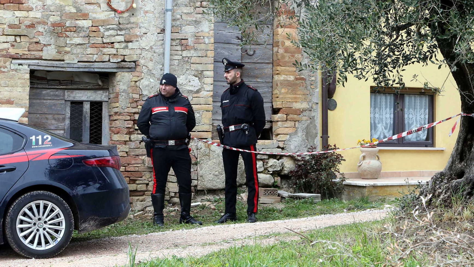 I carabinieri sul posto (foto Stefano Preziotti) I carabinieri sul posto (foto Stefano Preziotti)
