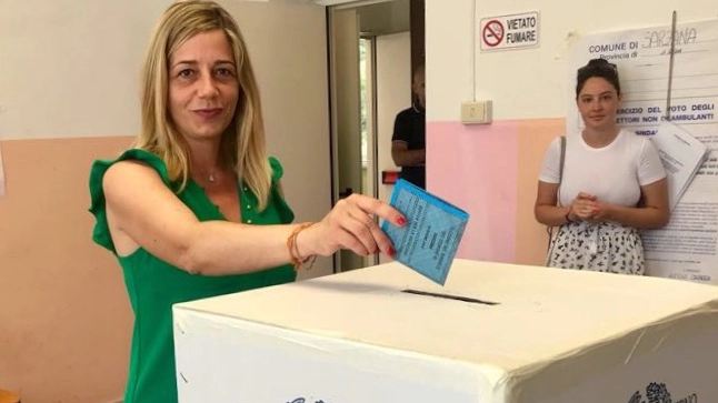 La candidata del centrodestra vince il ballottaggio con il 56,5%, Cavarra fermo al 43,5%