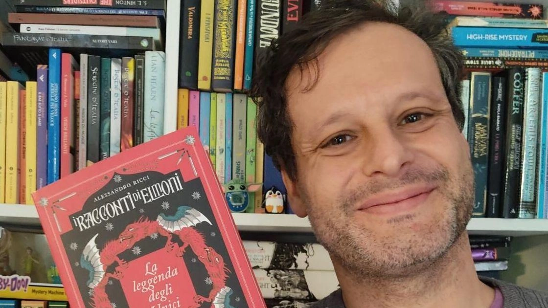Alessandro Ricci racconta come è arrivato alla scrittura del suo romanzo fantasy, ispirato da eventi reali, esperienze personali e mitologia. Un viaggio che lo ha portato a scoprire l'identità di persona e di scrittore, e a fare del bene agli altri e a se stesso.