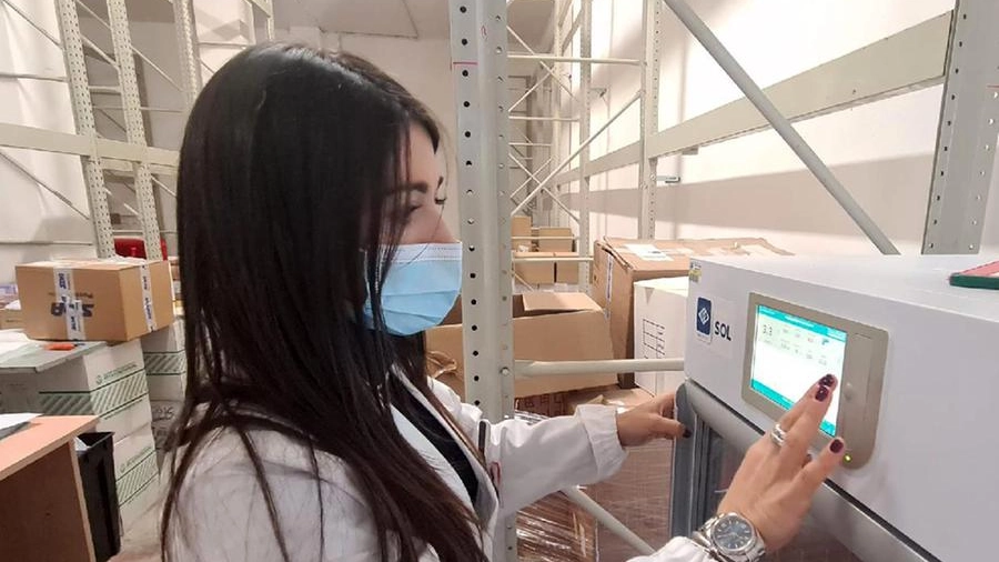 Le fiale dei vaccini, arrivate a Grosseto, sono pronte per la somministrazione Le fiale dei vaccini, arrivate a Grosseto, sono pronte per la somministrazione
