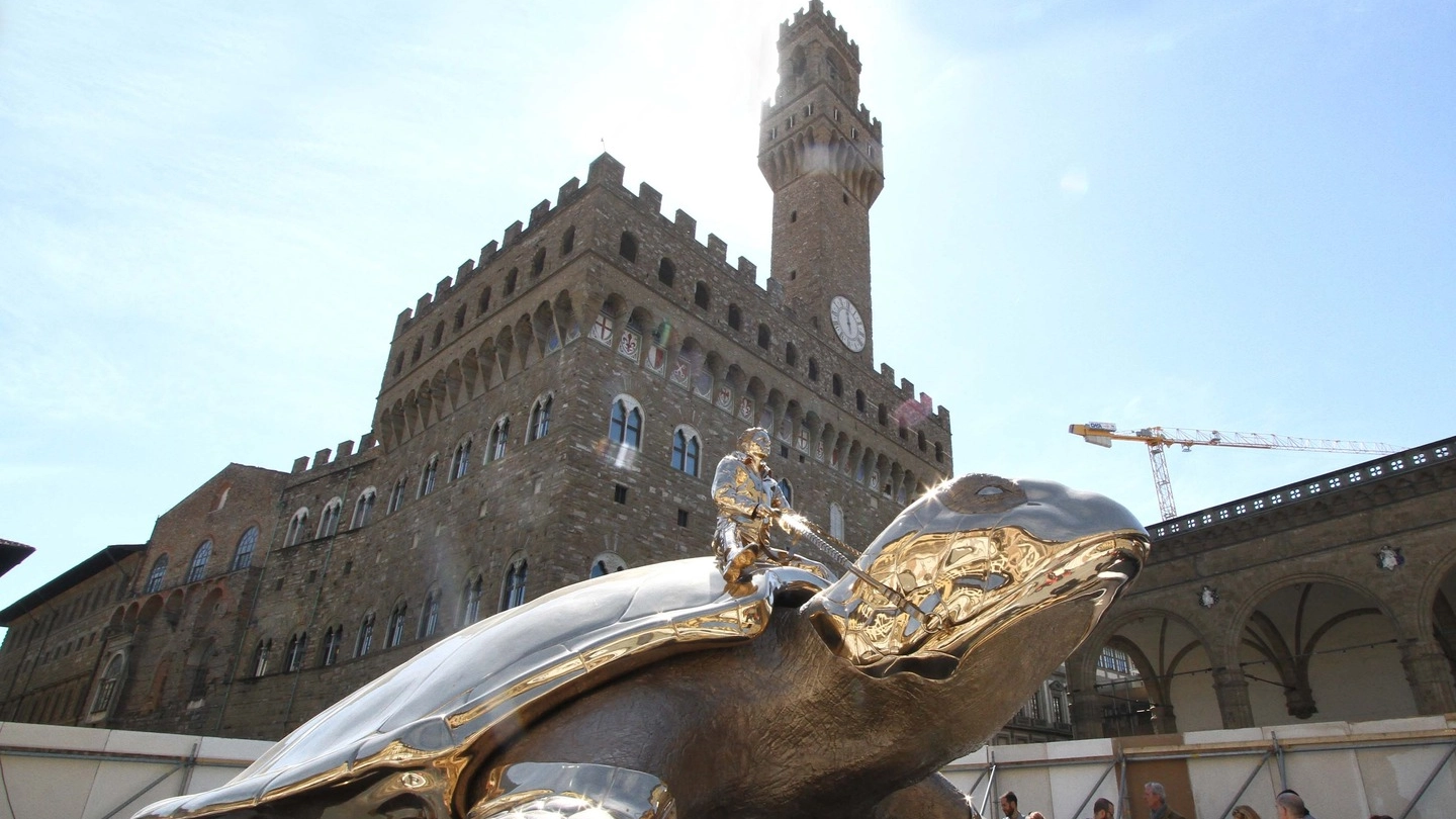 Le opere di Fabre in piazza Signoria (Foto Umberto Visintini/NEWPRESSPHOTO)