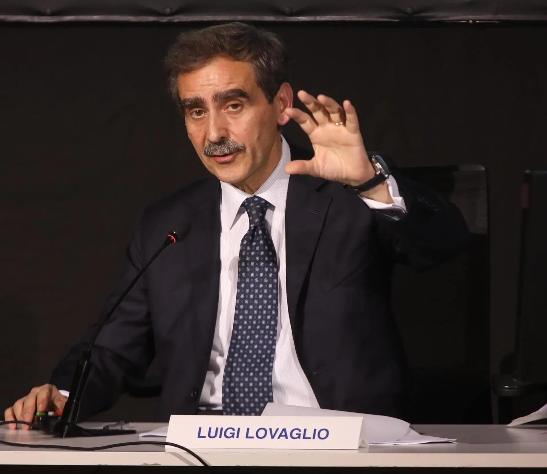 Gli utili Mps volano a 236 milioni "Torneremo al dividendo nel 2024"