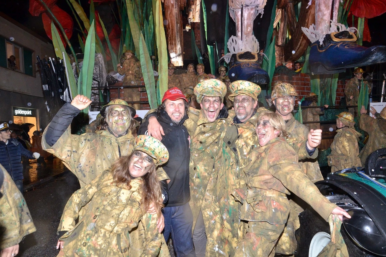 Caernevale di Viareggio, vince il carro dei fratelli Cinquini (foto Umicini)