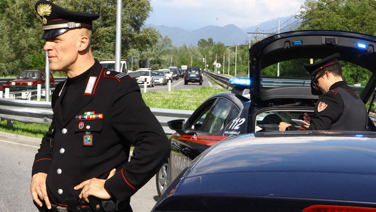 Controlli di carabinieri (foto di repertorio)