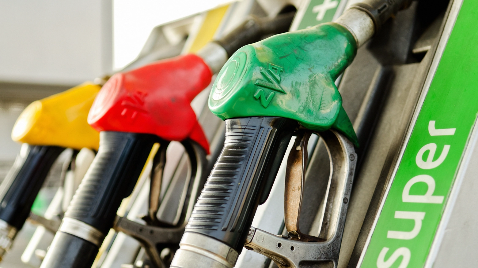 Nelle città toscane la verde fai da te costa dai 2 euro al litro in su, con record sulle isole, dove gli impianti a cui rifornirsi si contano sulle dita di una mano