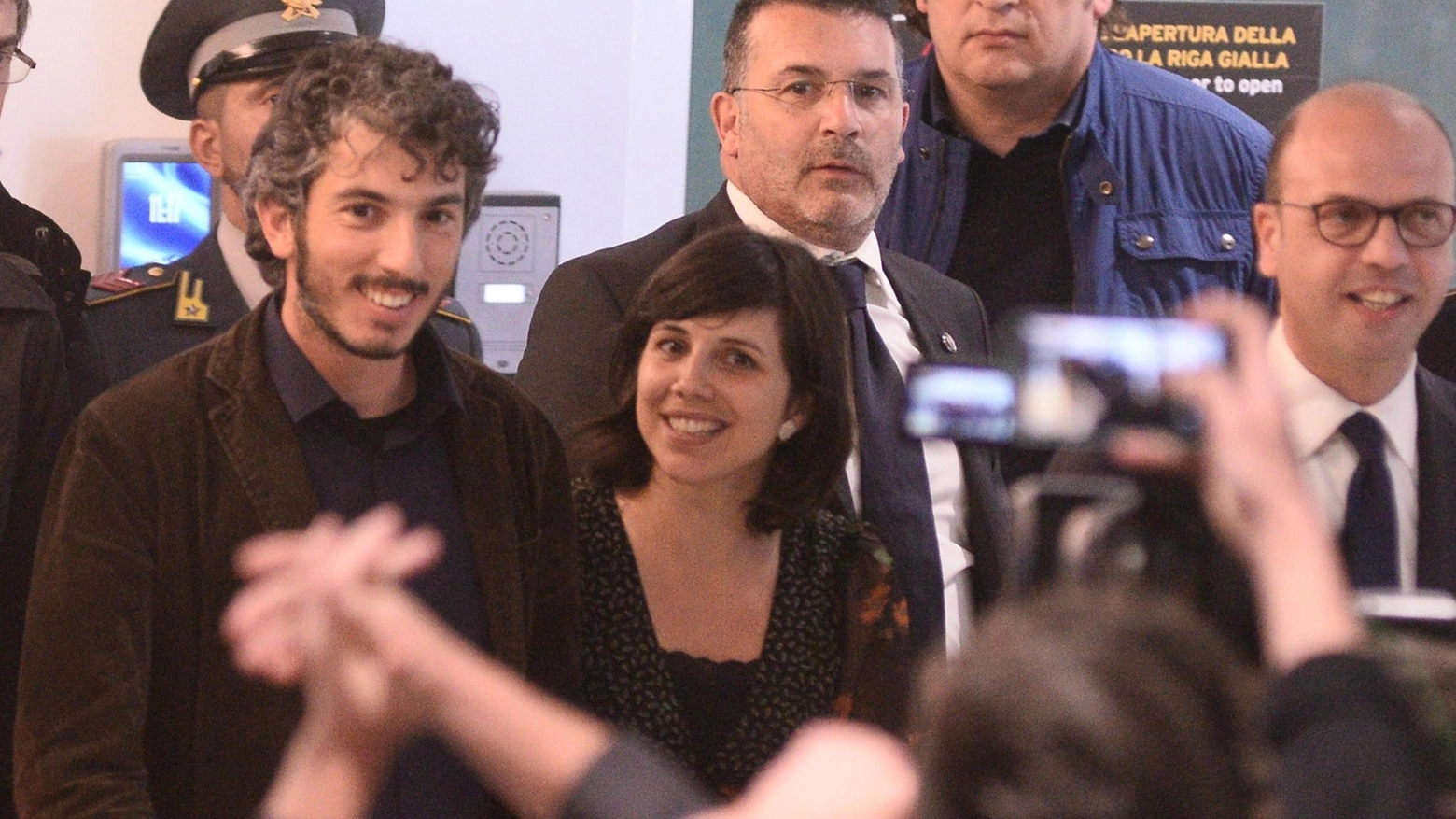 Del Grande all'aeroporto di Bologna con la fidanzata e il ministro Alfano