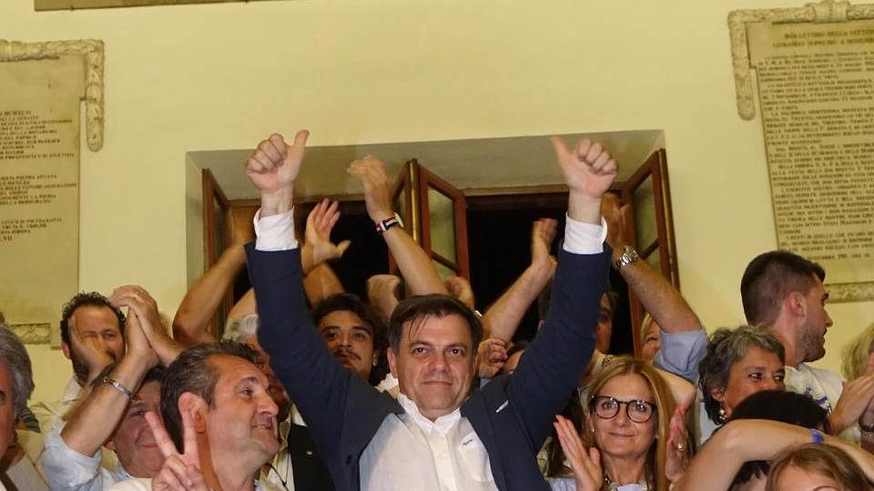 Alberto Giovannetti festeggia la vittoria (foto Umicini)