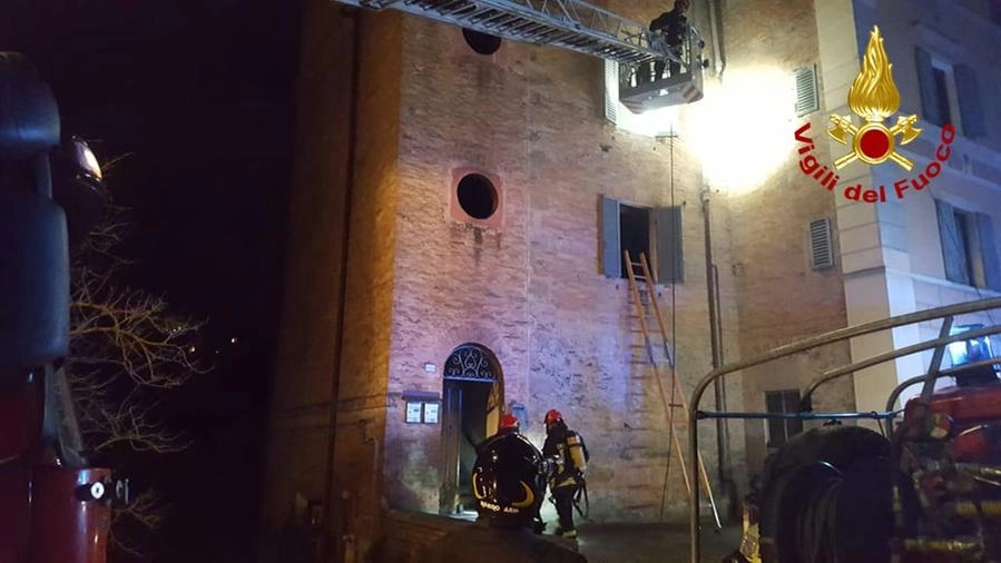 Incendio in una abitazione a Siena