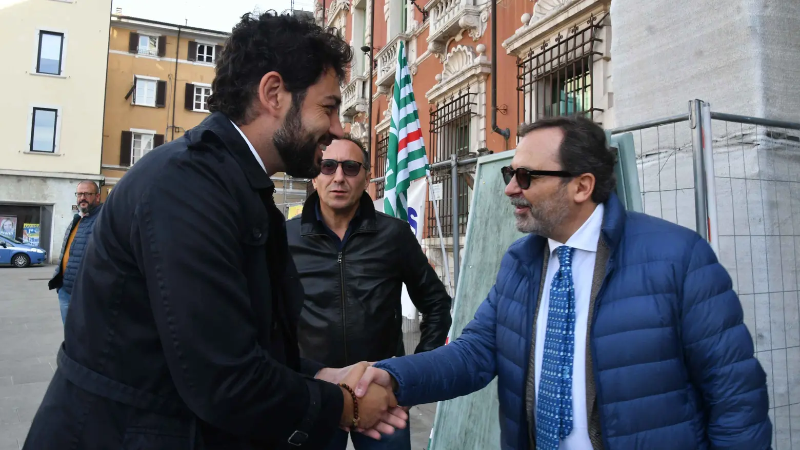 Il deputato della Lega Andrea Barabotti stringe la mano al sindaco Francesco Persiani