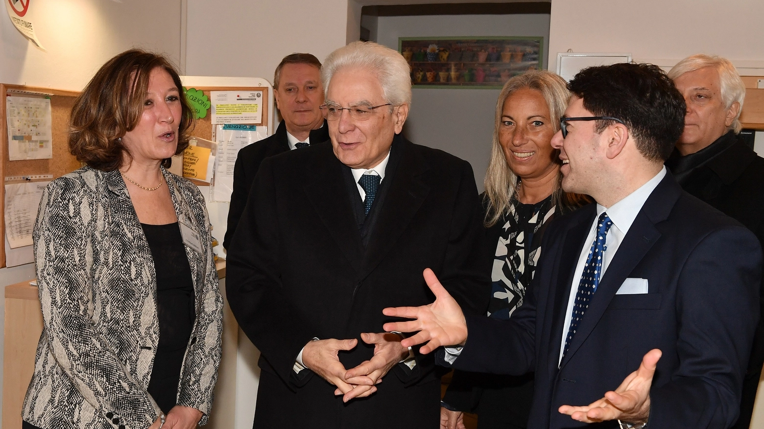 Il presidente Mattarella durante la visita all'Istituto degli Innocenti
