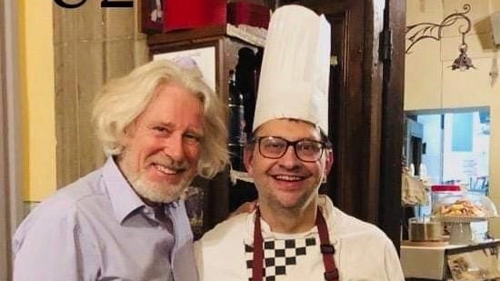Cortona, Adam Clayton con lo chef Emiliano Rossi dell'Osteria del Teatro