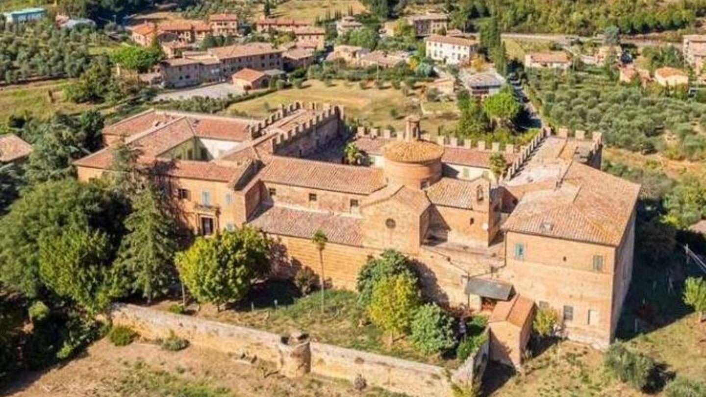 Un’immagine dell’ex Badia di Sant’Eugenio a Monastero (foto immobiliare.it)