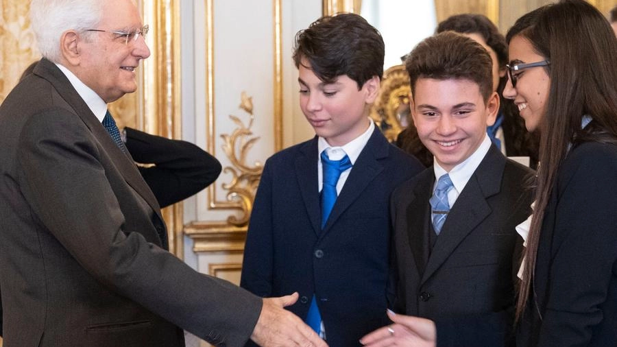 Il presidente Sergio Mattarella in uno dei suoi frequenti incontri con i giovani