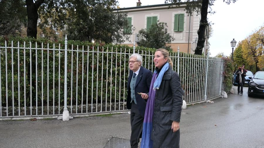 Vittorio Sgarbi con la consigliera Barbara Paci a Torre del Lago