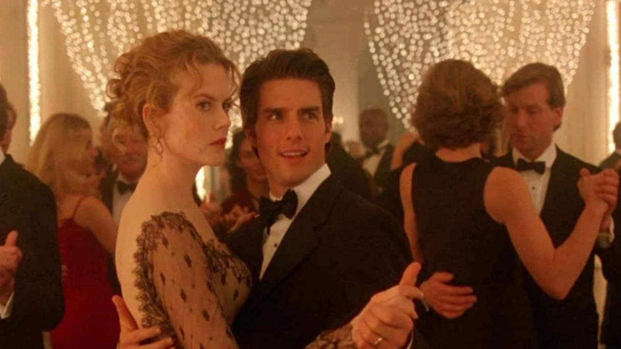 Una scena del film Eyes Wide Shut con Nicole Kidman e Tom Cruise