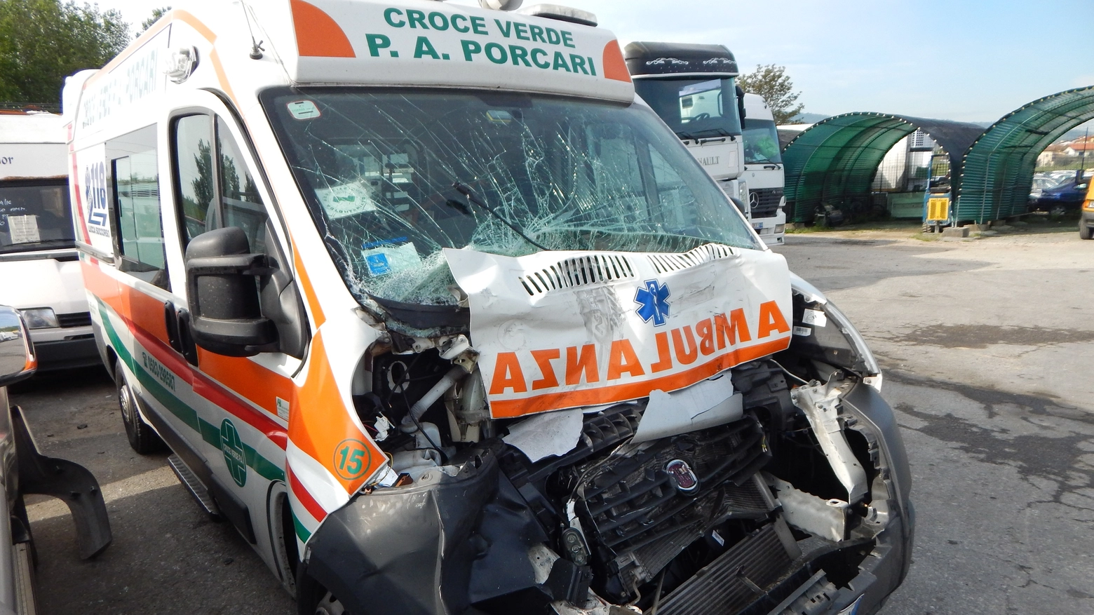 L'ambulanza coinvolta nell'incidente (foto Luca Sforzi)