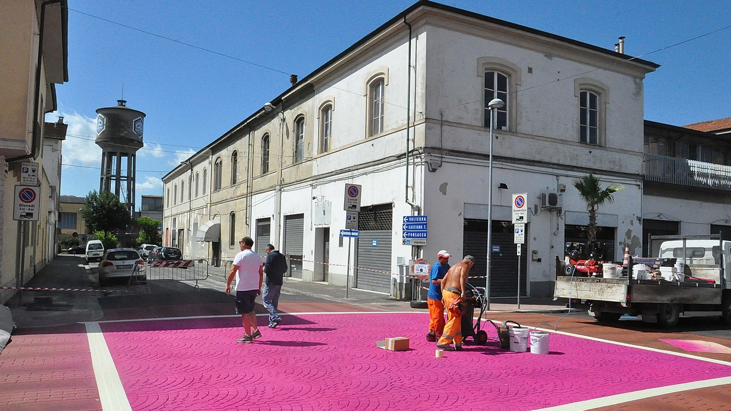 Via Dante riapre con un nuovo asfalto (Foto Germogli)