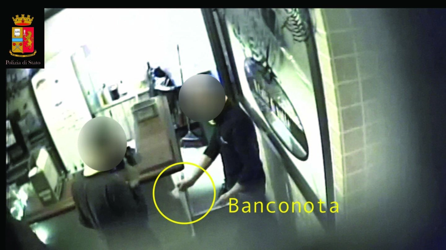 Un frame dei video girati dalla polizia nel locale