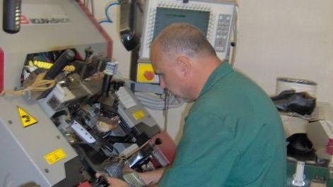 La scarpa con gli occhi sulla Cina La scarpa con gli occhi sulla Cina