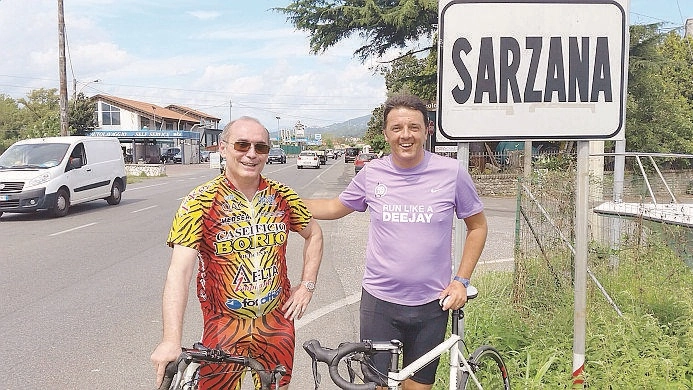 Il premier Renzi in bici dal Forte a Sarzana