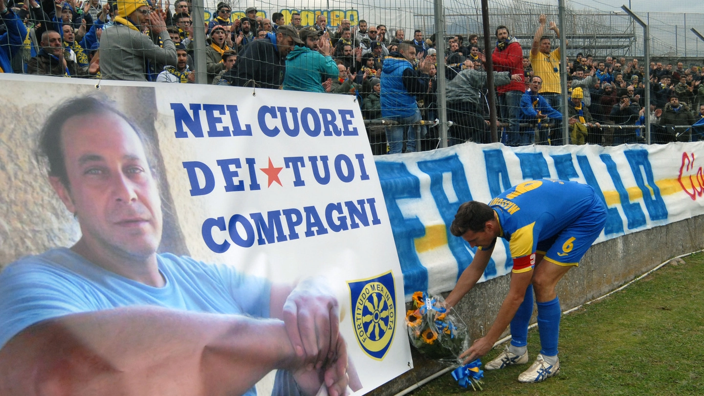 Gli ultras ricordano Mauro Giannetti (Foto Delia)